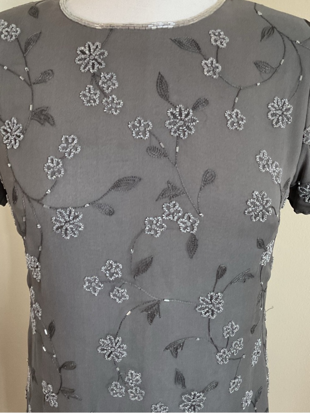 Talbots Petite 6 Gray 100% Silk Mini Dress Floral Embroidered Short Sleeve - Picture 3 of 6